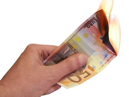 Feministki spaliły 100 tys. koron