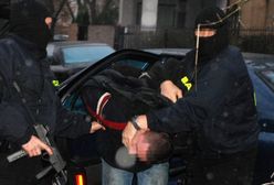 Zatrzymano byłych policjantów oferujących zwolnienia z aresztu