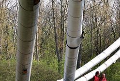 Runęły rury z gorącą wodą zahaczone przez dźwig