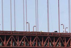 Protybetański transparent na moście w San Francisco