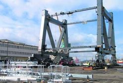 Gdyńska portowa spółka montuje gigantyczne suwnice