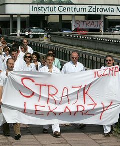 Lekarze wyszli na trasę krajową nr 1 w Łodzi