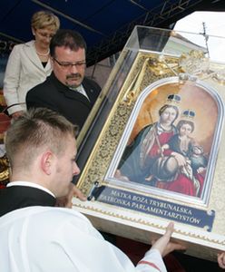 Internauci WP: obraz Matki Bożej nie w sali plenarnej