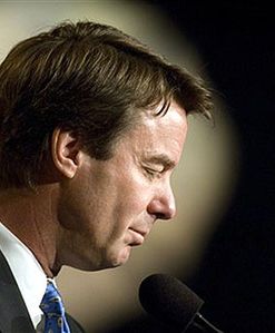 John Edwards wycofał się z wyścigu prezydenckiego w USA