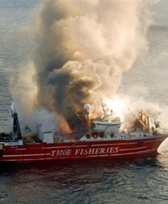 Co najmniej jedna osoba zginęła w skutek pożaru na statku
