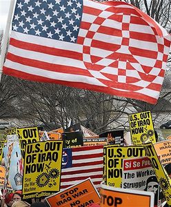 Amerykanie demonstrują przed rocznicą inwazji na Irak