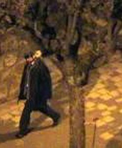 Pijany i uzbrojony spacerował w mundurze policji