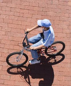 Rowerzyści obowiązkowo bez komórek i parasoli