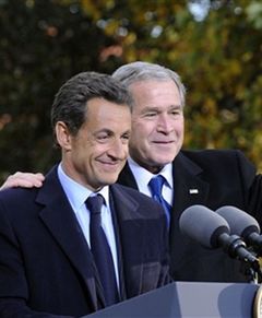 Bush i Sarkozy wzywają Musharrafa do przywrócenia demokracji