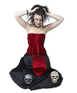 Prowadził swoją dziewczynę przez miasto na łańcuchu