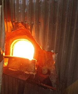 Gorące szkło wyciekło z huty w Orzeszu