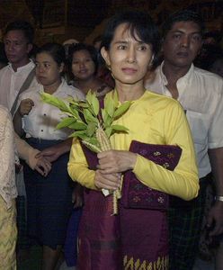 Przepłynął jezioro, by dostać się do aresztu domowego