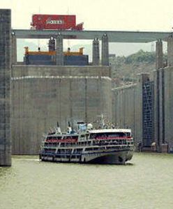 Muł utrudnia żeglugę na rzece Jangcy