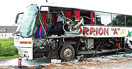 Wypadek autobusu z licealistami - nauczycielka nie żyje