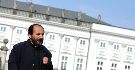 Kard. Dziwisz o ks. Isakowiczem-Zaleskim: to mój ksiądz