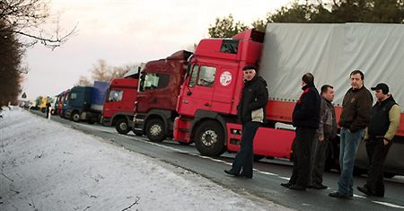 14-kilometrowa kolejka tirów przed granicą w Dorohusku