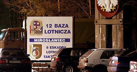 Prokuratorzy wciąż na miejscu katastrofy samolotu