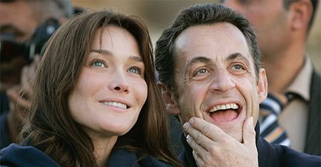 Carla uwielbia Sarkozy'ego za "sześć mózgów"