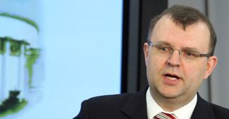 Ujazdowski proponuje zakaz płatnych reklam partii