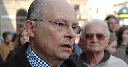 "Dochnal im dłużej siedział, tym więcej konfabulował"