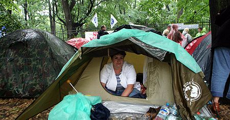 Kolejne pielęgniarki przyłączają się do głodówki
