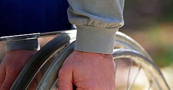 Prawie 800 tys. zł dla sparaliżowanego pilota