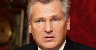 Śledztwo ws. wykształcenia Kwaśniewskiego umorzone