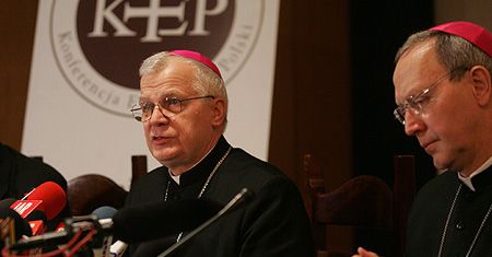 Biskupi do wiernych: Kościół nie boi się prawdy