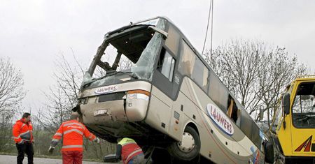 44 osoby ranne w wypadku belgijskiego autokaru
