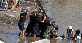 Ponad 1000 ofiar lawiny błotnej i tajfunu na Filipinach
