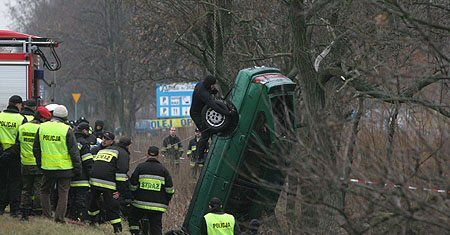 MSWiA: policjanci odwozili tylko Serafina