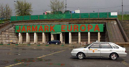 Kupcy z warszawskiego stadionu chcą na dworzec