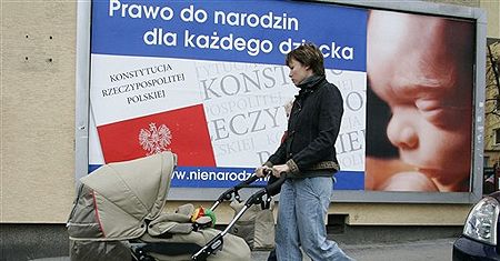 Aborcja dzieli Polaków na pół