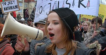 Obrońcy praw kobiet zatopili "szowinistyczną świnię"