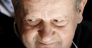 Kard. Dziwisz: opinia publiczna skazuje człowieka na śmierć cywilną
