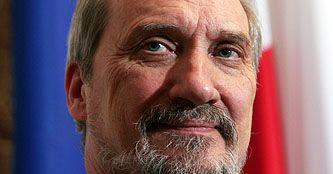 Macierewicz: do stanowisk rządowych trzeba charakteru