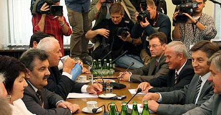 Sondaż: czy Samoobrona powinna wyjść z koalicji?