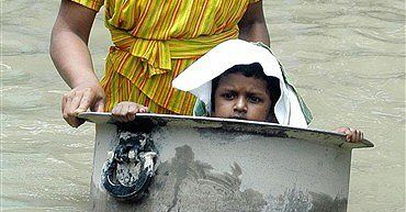 180 ofiar monsunów w Indiach i Bangladeszu