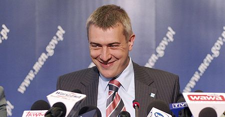 Giertych: unieważnić przetarg na kampanię mundurków