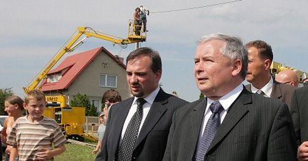 Premier przyjechał do ofiar trąby powietrznej
