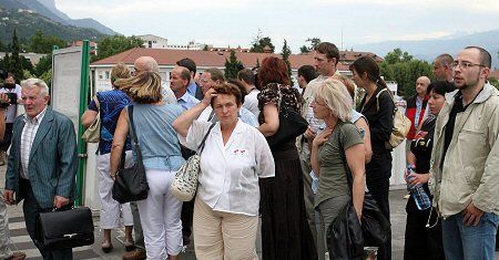 Premier: po 100 tys. zł dla rodzin ofiar wypadku