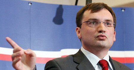 Kardiochirurg zatrzymany przez CBA pozwał Ziobrę