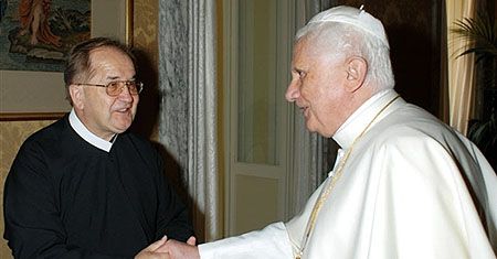 Abp Wesoły: papież nie zajmie się o. Rydzykiem