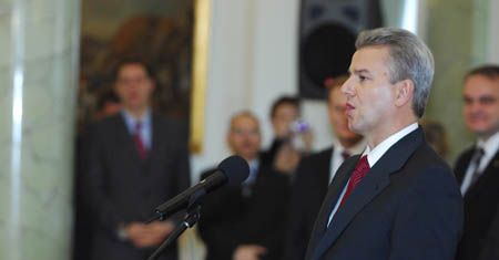 PO nie mówi "nie" łatwiejszemu dostępowi do broni