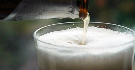 Didżeje zachęcają do picia alkoholu?