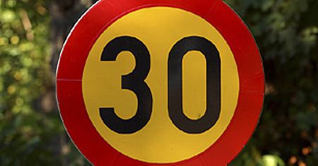 Angielscy lekarze: ograniczyć prędkość do 30 km/godz.