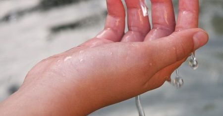 Mycie rąk lepiej zapobiega przeziębieniom niż witaminy