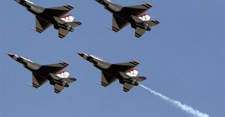 "To nie wybuch wulkanu, tylko F-16"
