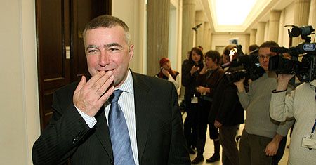 Gdzie jest umowa Grasia? Skarbówka sprawdza ministra