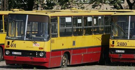 Kupuje gadżety, a autobusy się sypią